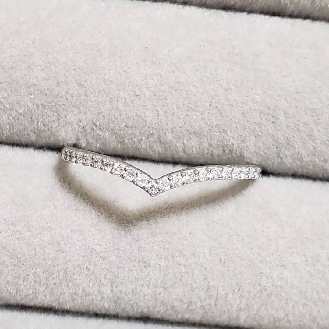 【1つは持っていたい定番人気商品】新品未使用♡PT900台天然ダイヤV字リング