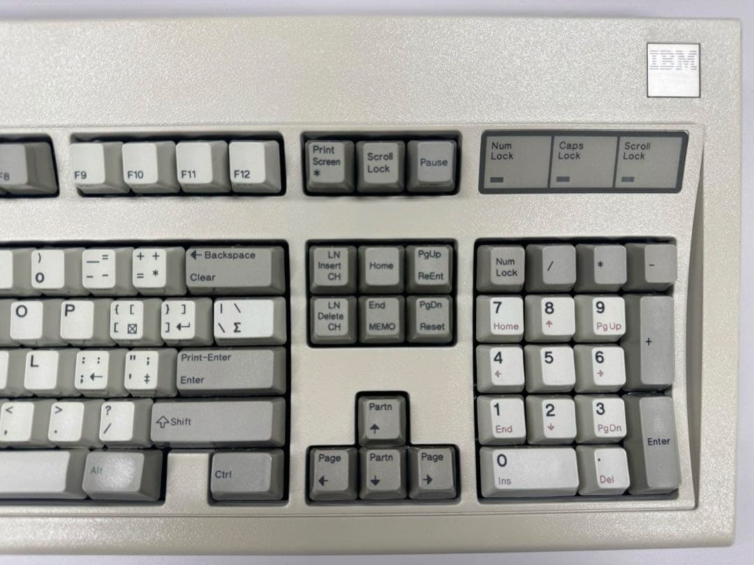 IBM Model M 1390131 バックリングスプリングキーボード