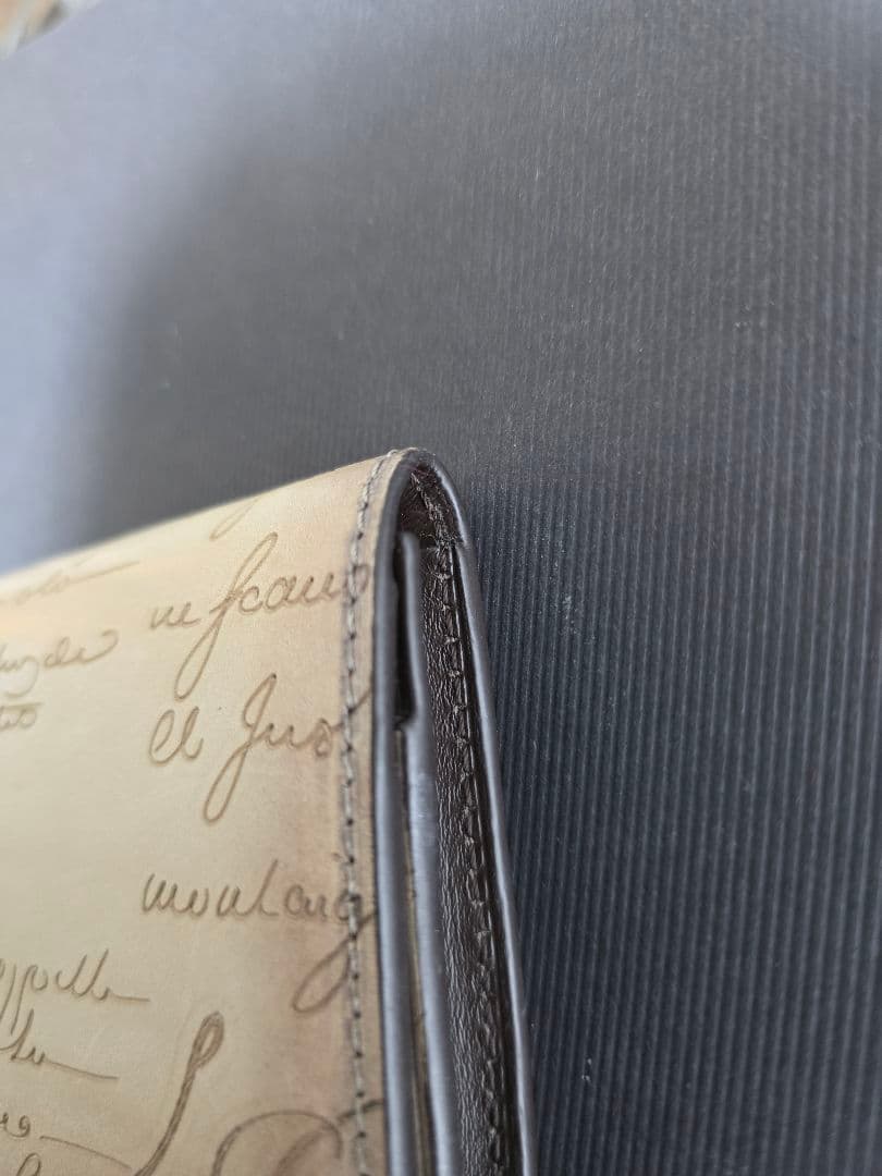 【最終値下】ベルルッティ　名刺入れ　定価10万円　完売限定色　箱つき