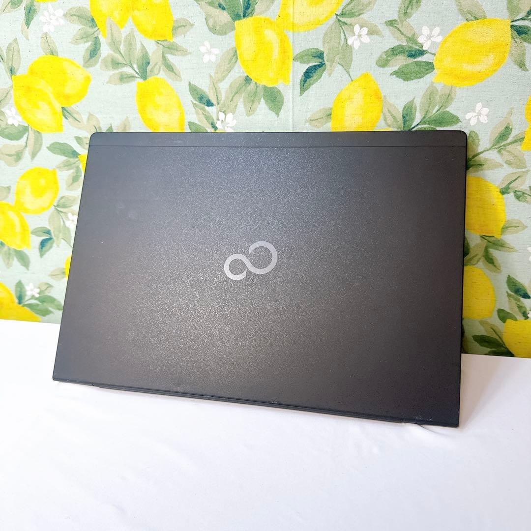 【第8世代】軽量コンパクト・持ち運びに最適・仕事もプライベートもこれ1台で完結