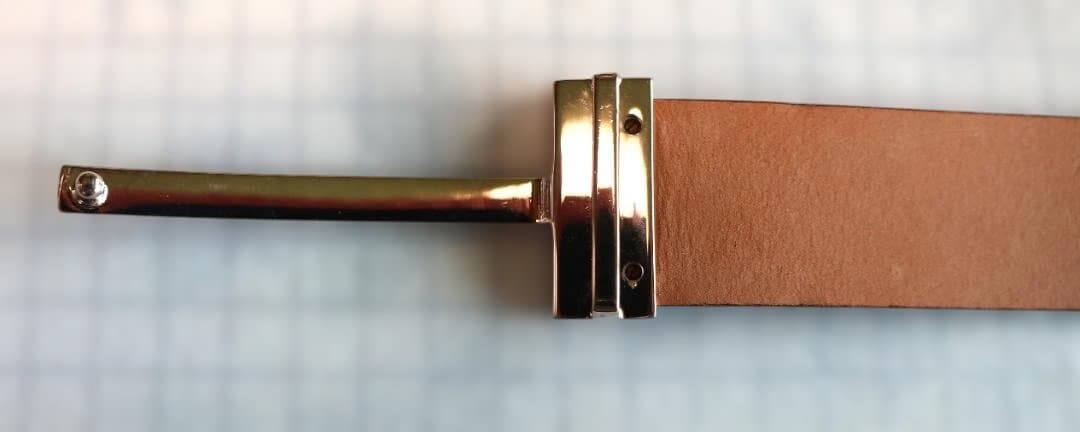 GUCCI ブラックレザーベルト T字型バックル