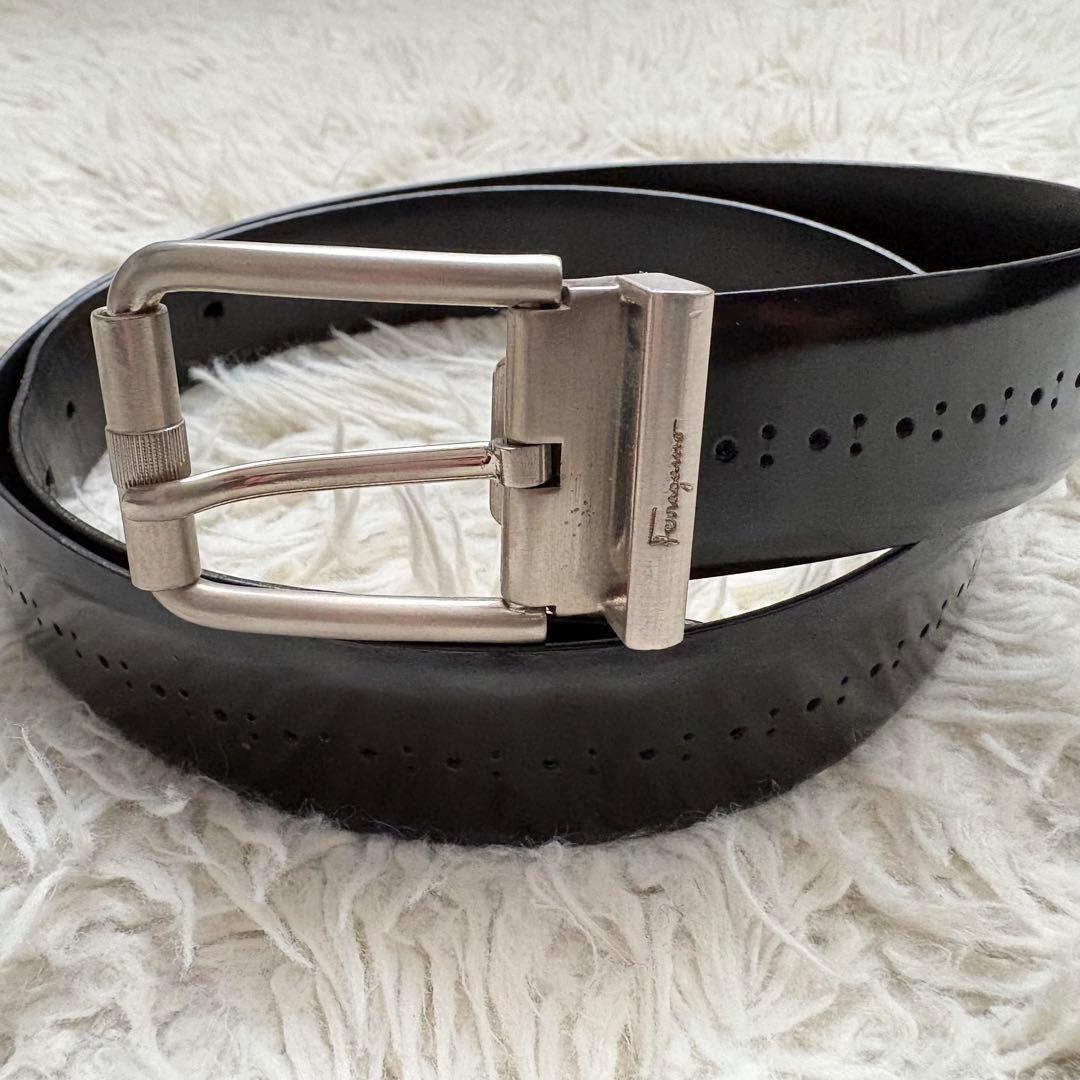 美品　フェラガモ シルバー×ブラック　レザーベルト 67 4022 メンズ