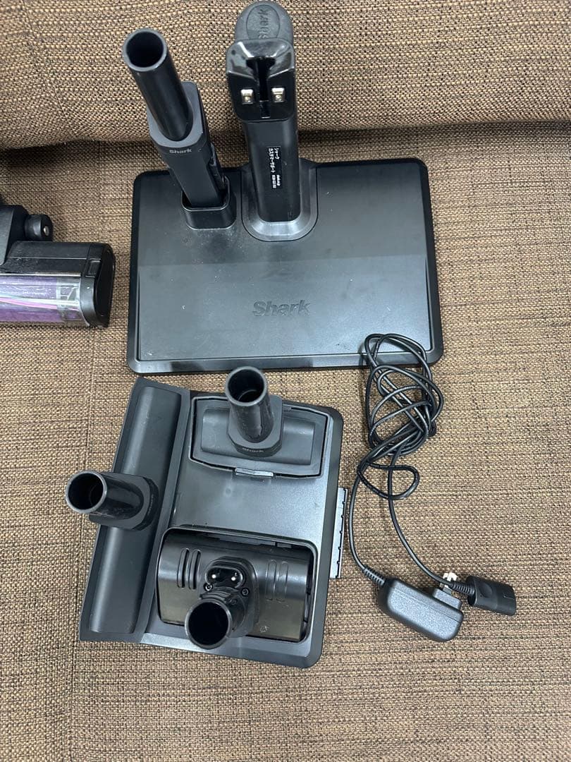 ⑥ sharkコードレススティック掃除機 CS601JBK