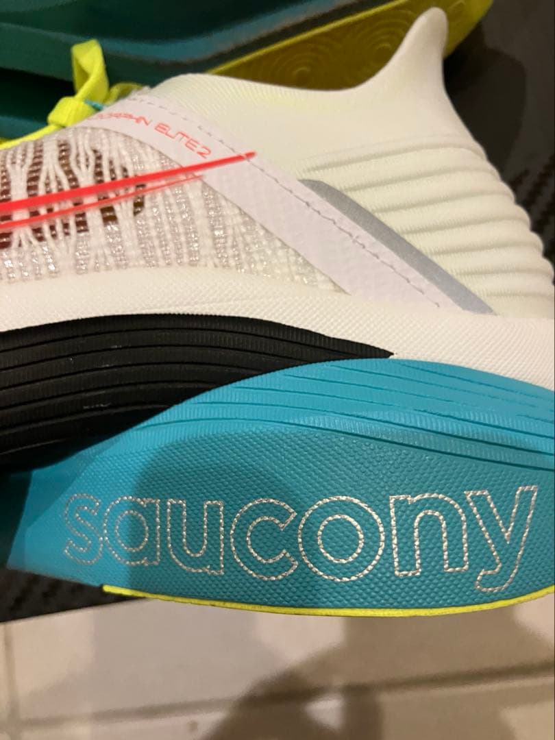 サッカニー エンドルフィン エリート 2 28.0 美品