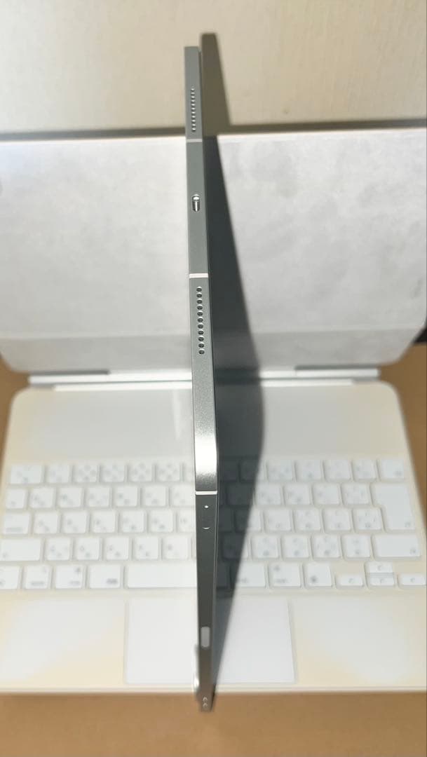 Apple iPad シルバー 本体 + ホワイトキーボード+ペンシル