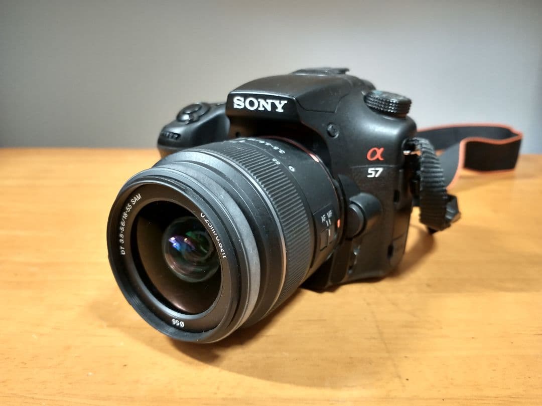 ★再々値下げ 美品★ SONY α57 デジタル一眼レフカメラ 本体とレンズ付き