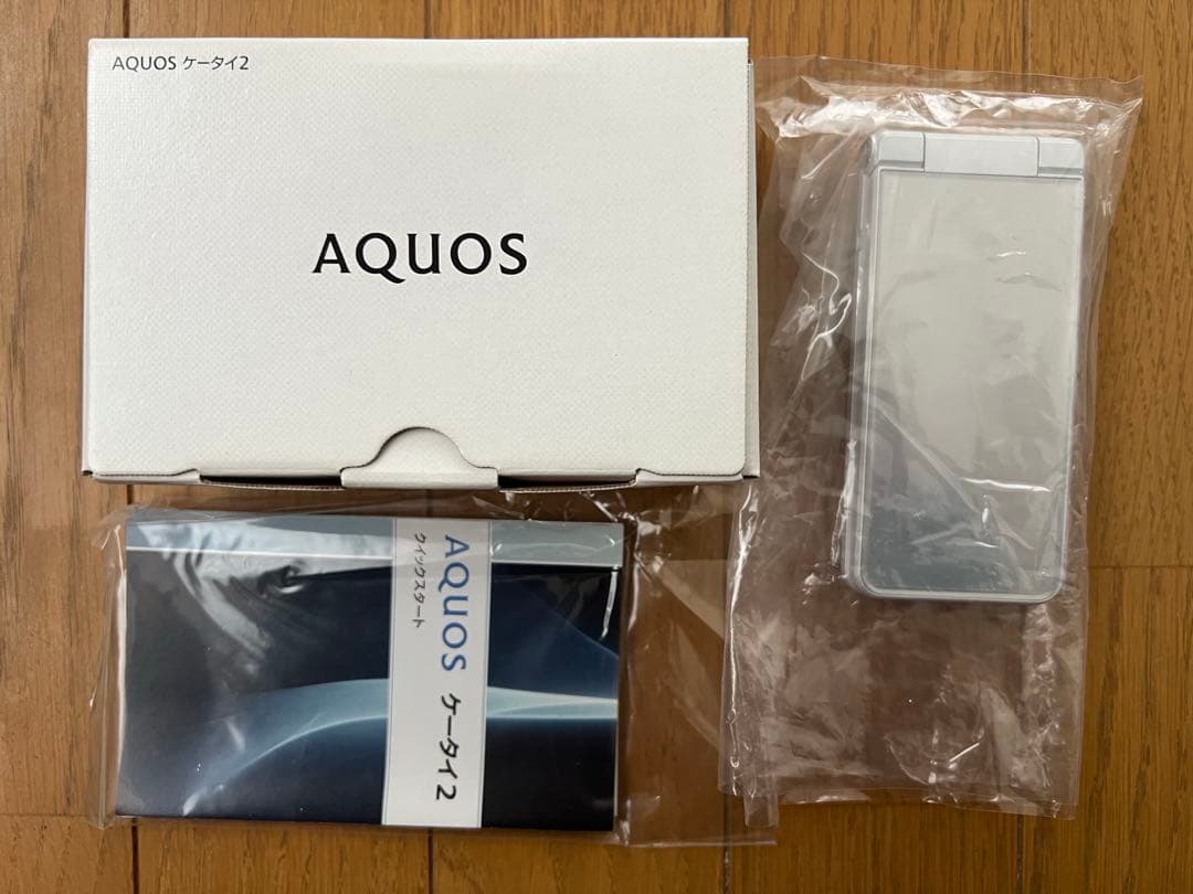 AQUOS ケータイ2 WHホワイト