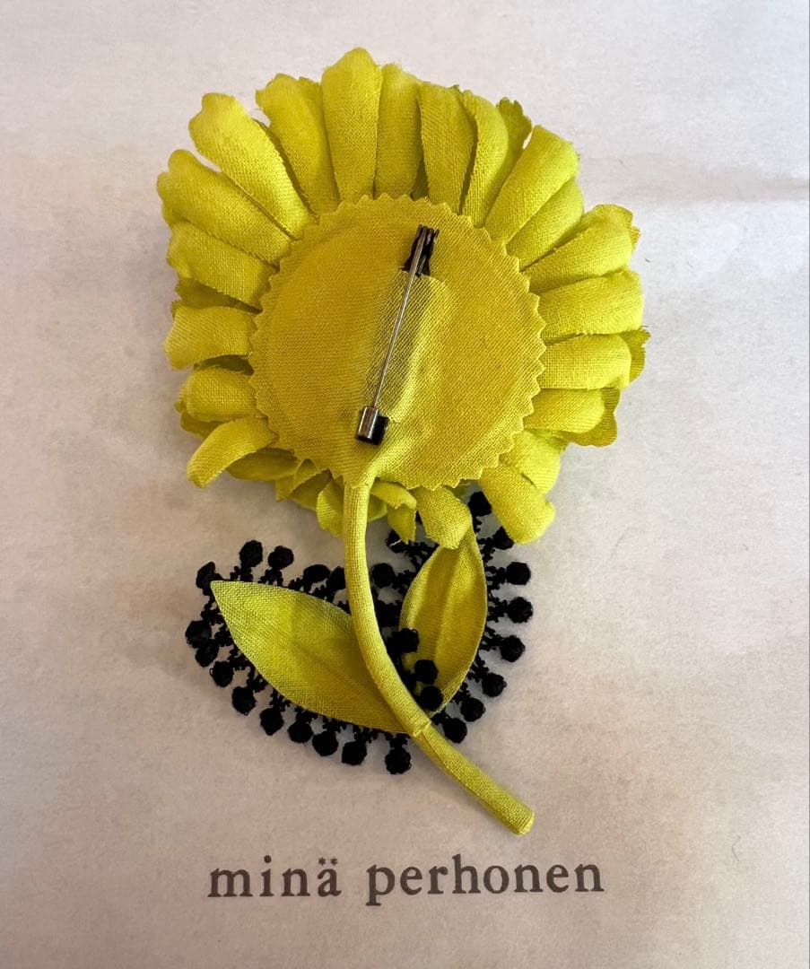 ミナペルホネン　コサージュ