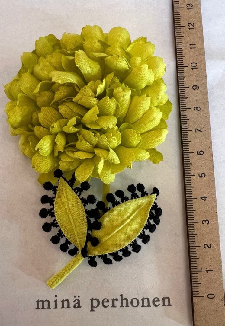 ミナペルホネン　コサージュ