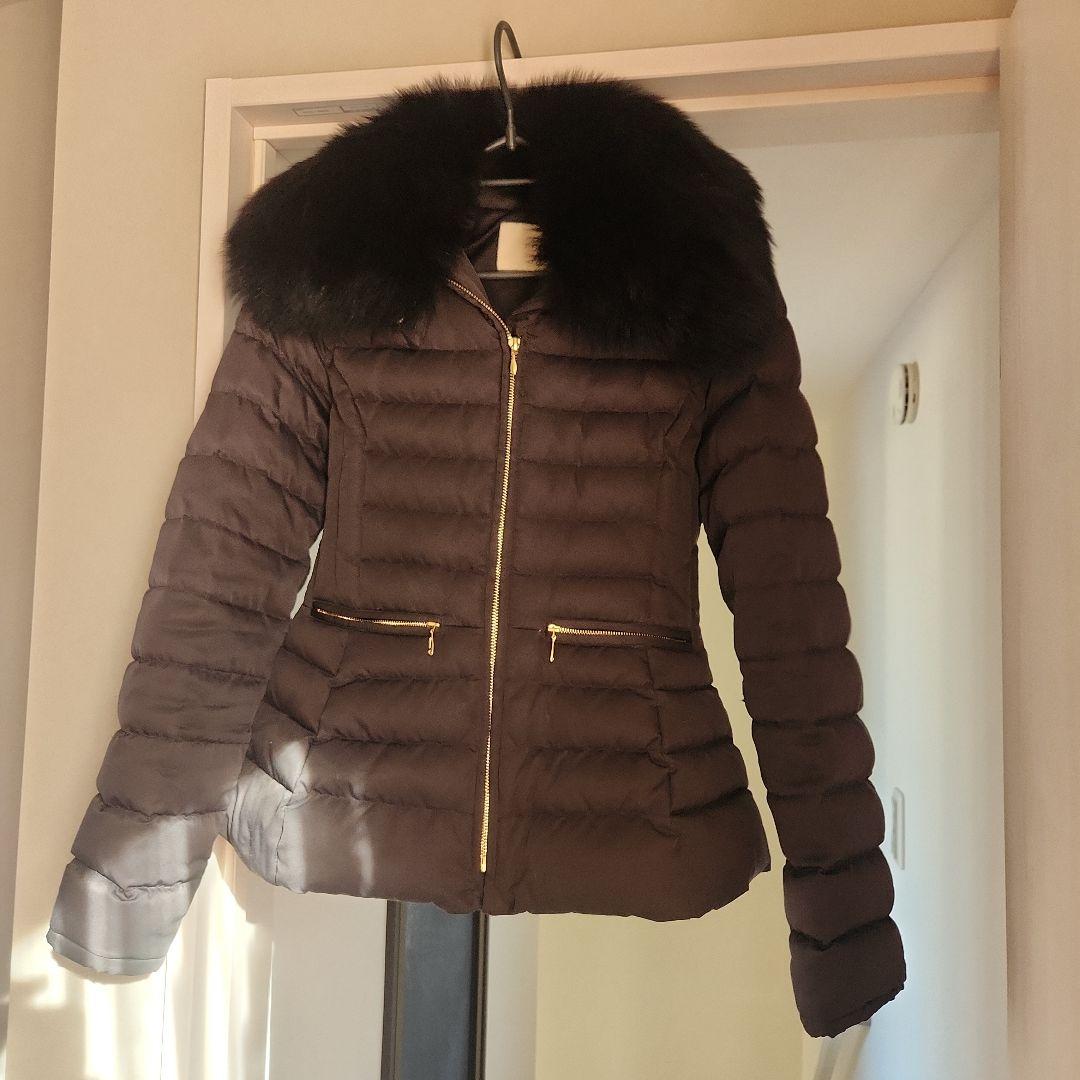 buuchan。 ペプラムショートダウンファー付きブラックダウン