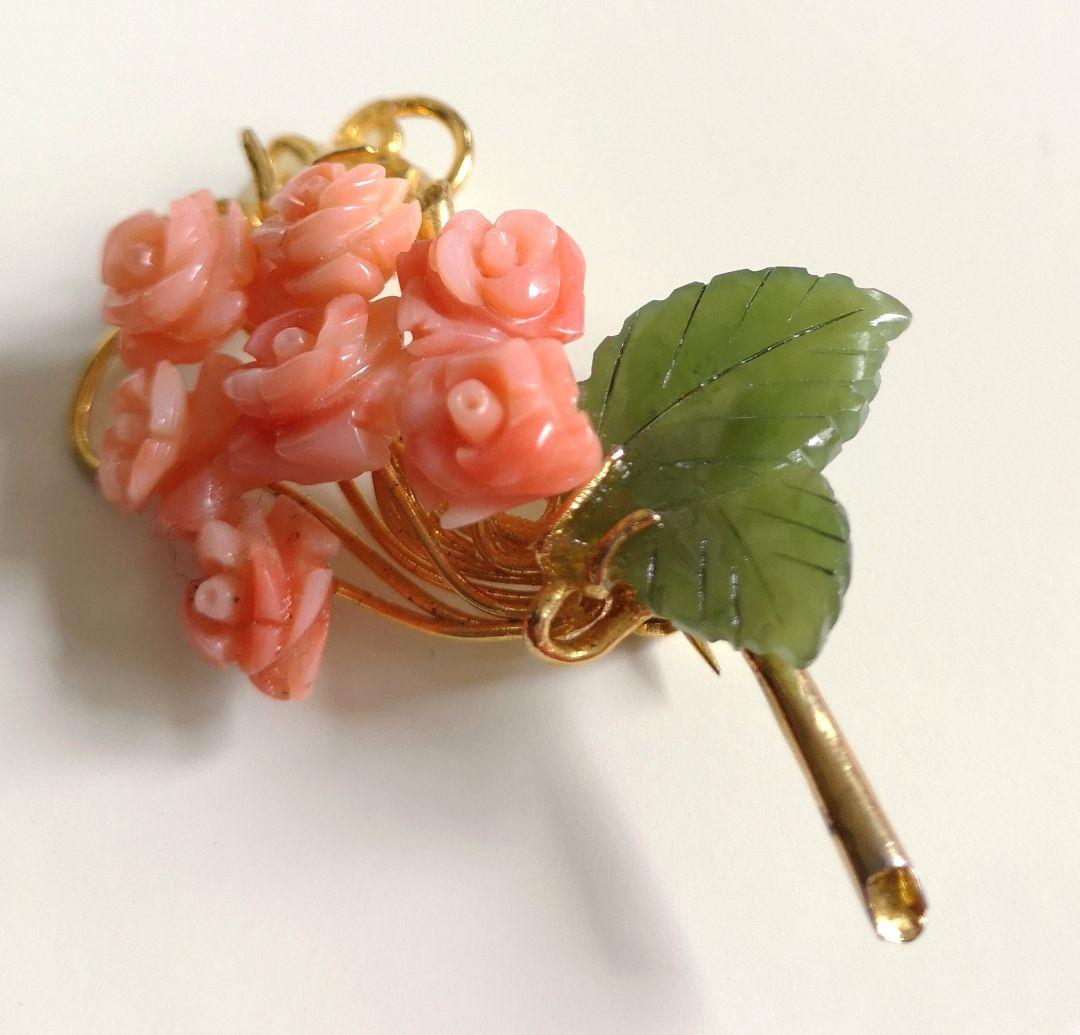 ビンテージ ブローチ 珊瑚 花 彫刻 翡翠 葉 彫刻 フラワー カメオ 246