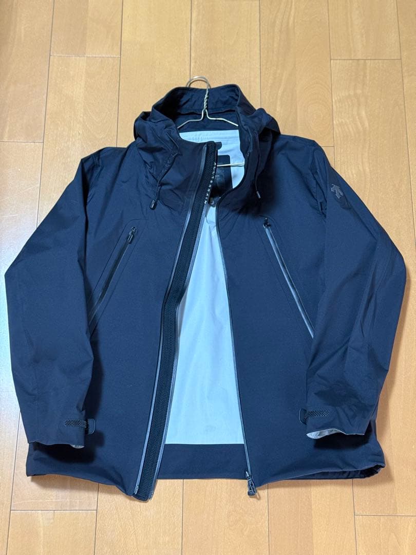 【美品】デサント オルテライン クレアス S ハードシェルジャケット 黒