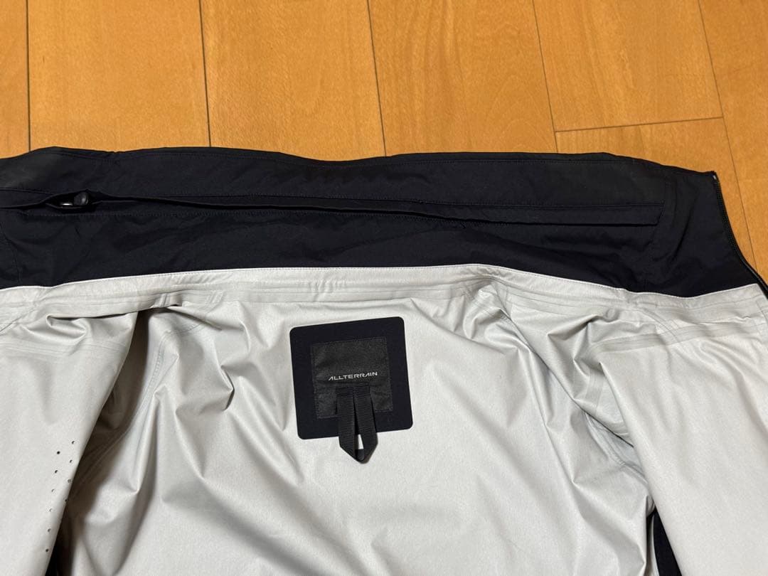 【美品】デサント オルテライン クレアス S ハードシェルジャケット 黒