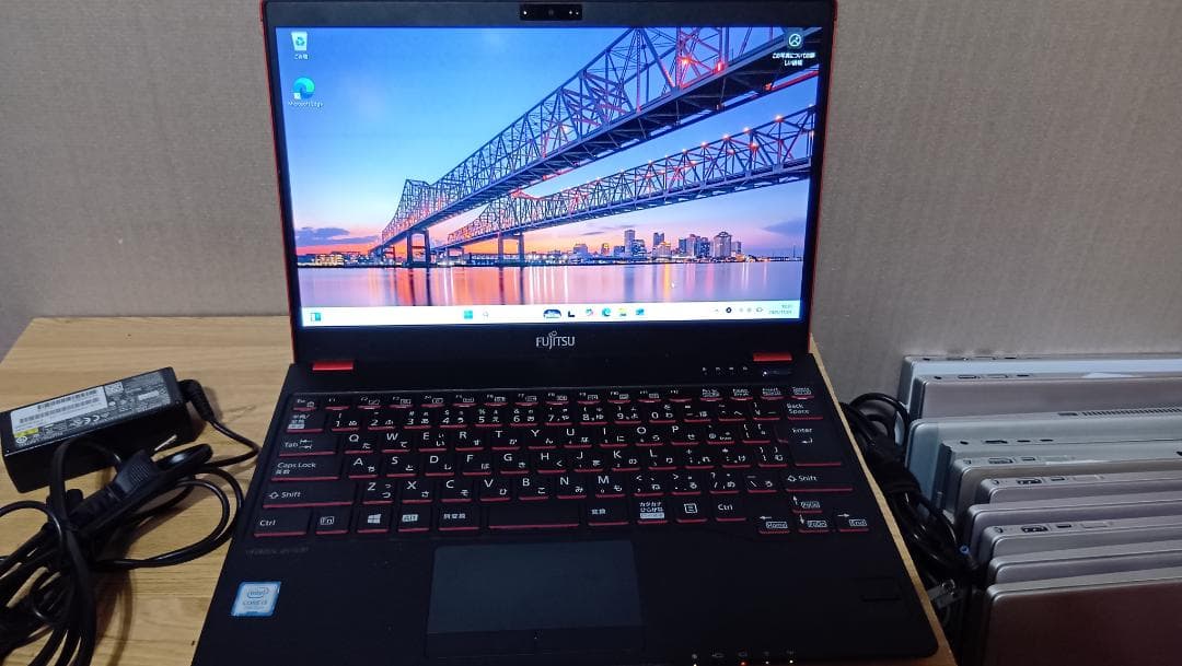 Fujitsu LifeBook UH75/C3 7世代i3