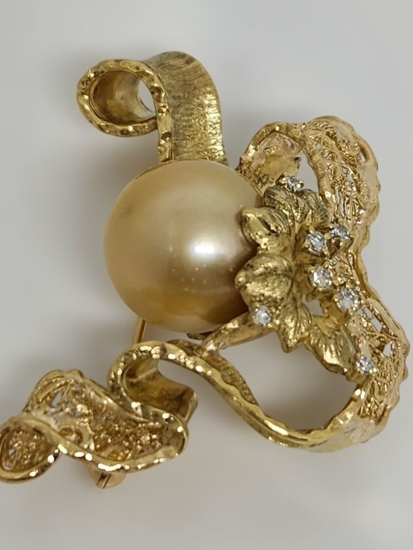 K18ブローチ、トップ南洋ゴールド パール付き