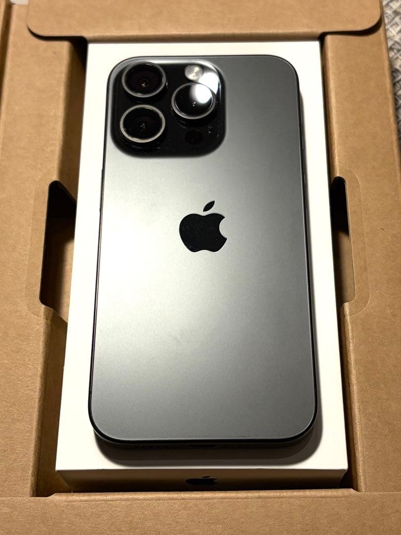 即日発送超美品SIMフリーiPhone 15pro ブラックチタニウムおまけ付き