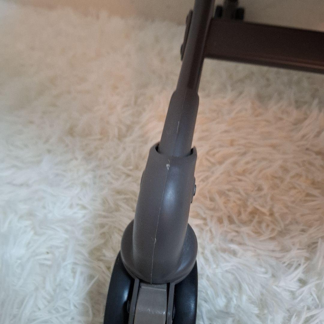 【美品】コンビ ネムリラ 4キャス 手動 ハイローチェア