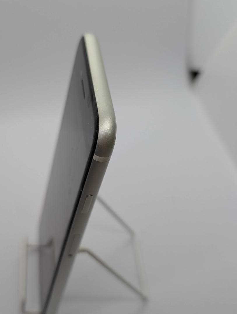 美品 iPhone SE2 64GB バッテリー最大容量92% 充電ケーブル付き