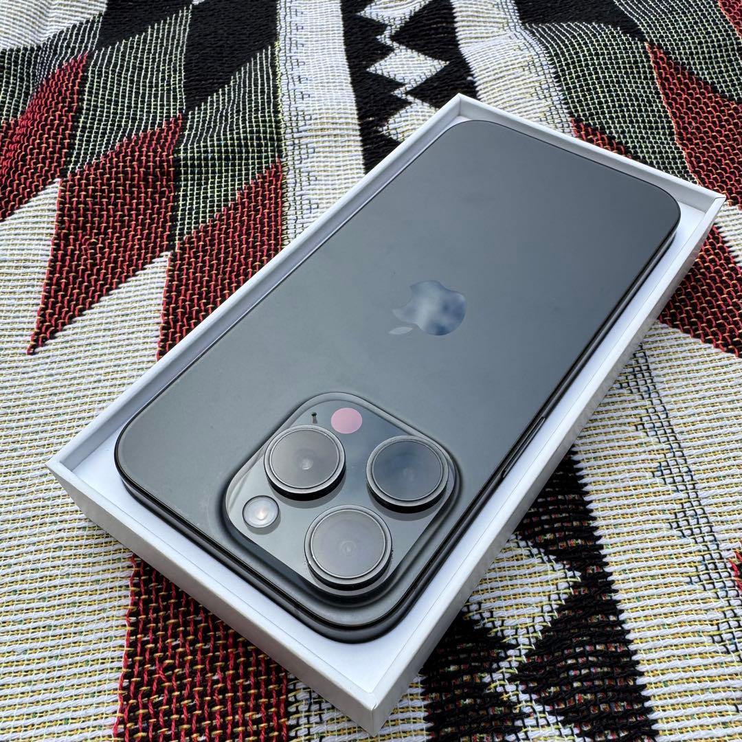Apple iPhone 15 Pro 256GB ブラックチタニウム 86%