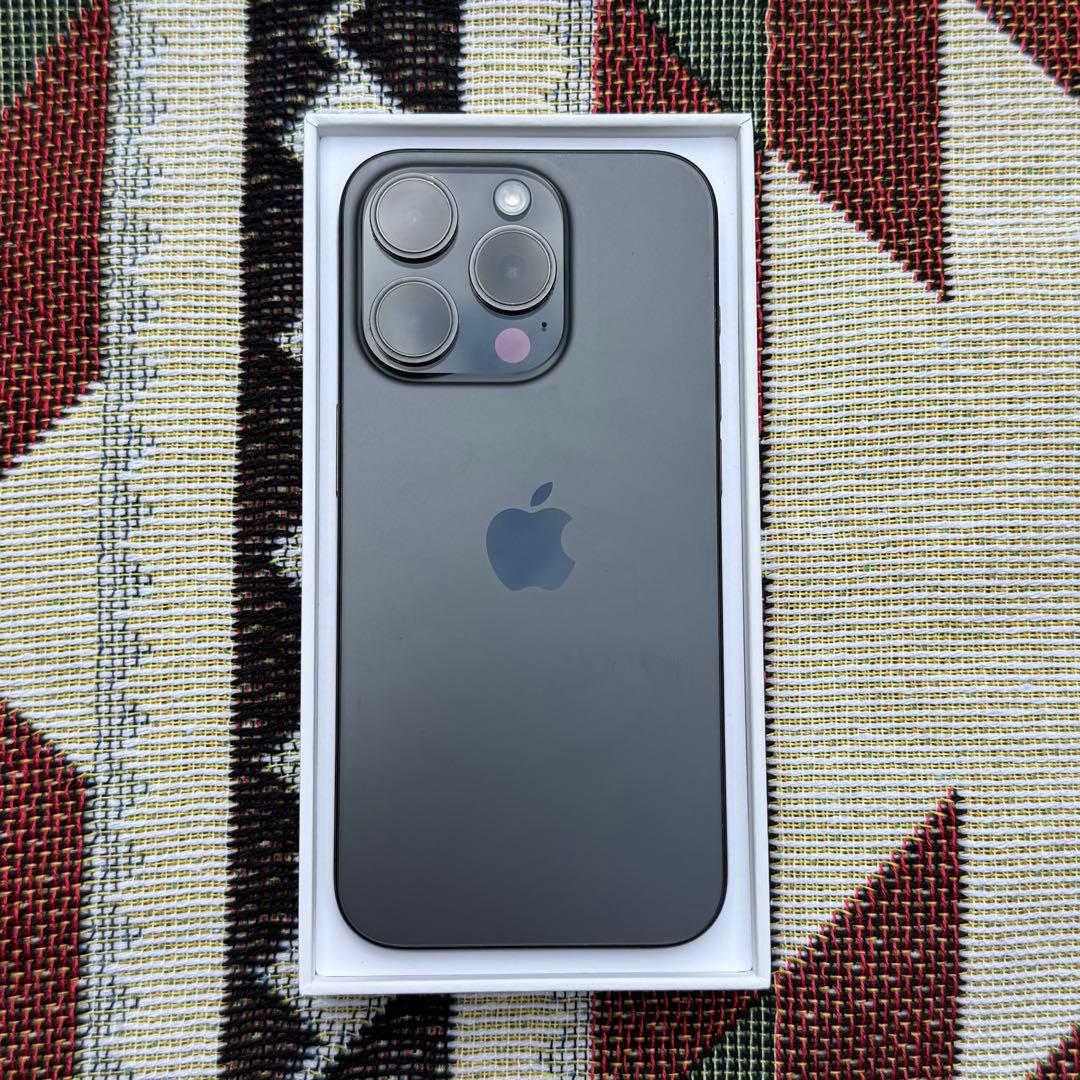 Apple iPhone 15 Pro 256GB ブラックチタニウム 86%
