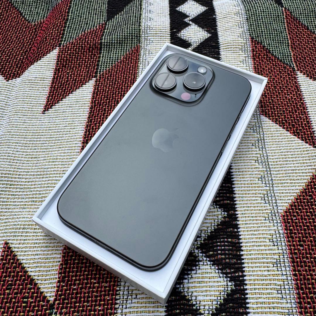 Apple iPhone 15 Pro 256GB ブラックチタニウム 86%