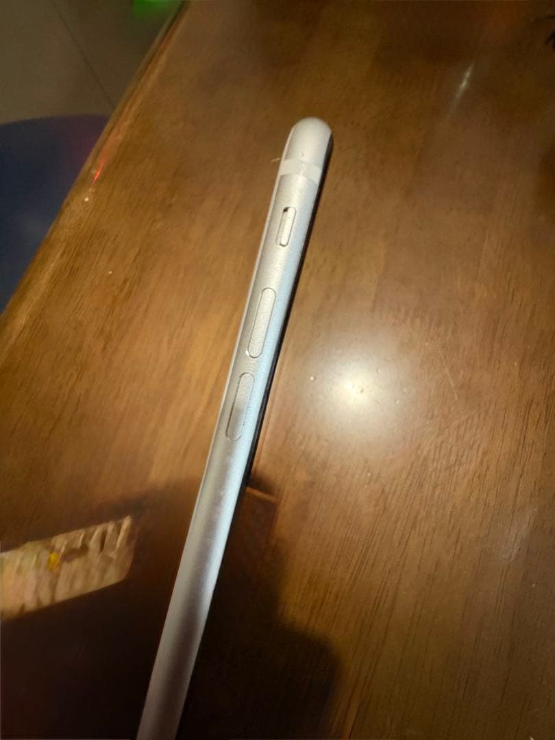 Apple iPhone SE (第2世代) ホワイト SIMなし