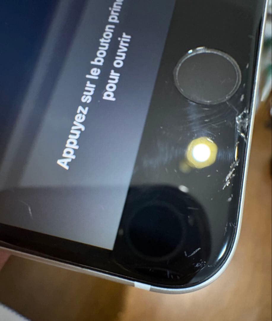 Apple iPhone SE (第2世代) ホワイト SIMなし