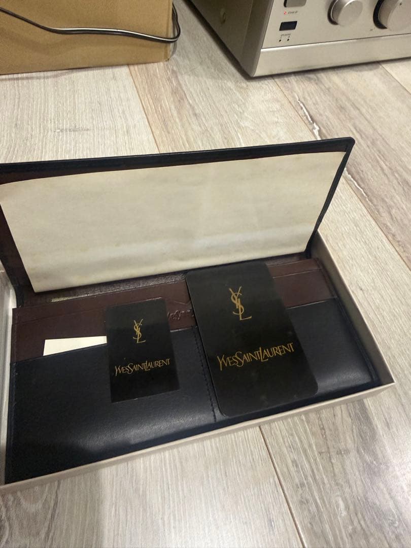 (希少品)Yves Saint Laurent ブラック長財布、カードケース
