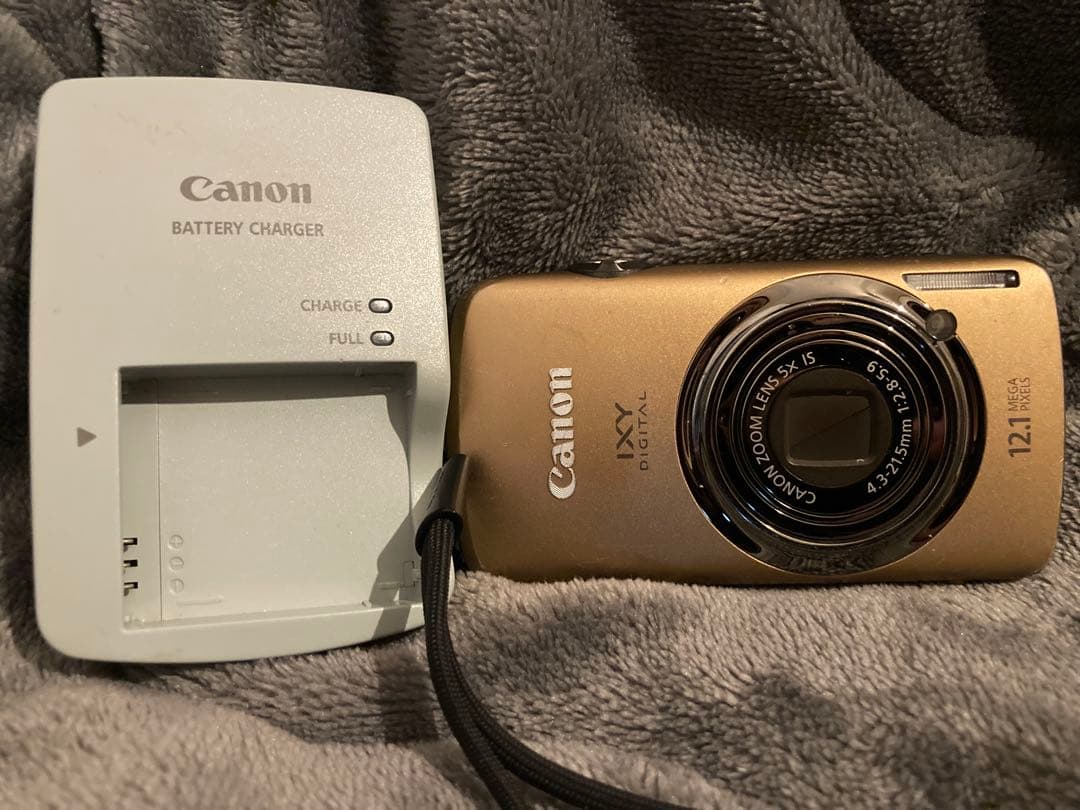 Canon IXY DIGITAL 930 IS ゴールド 本体と充電器
