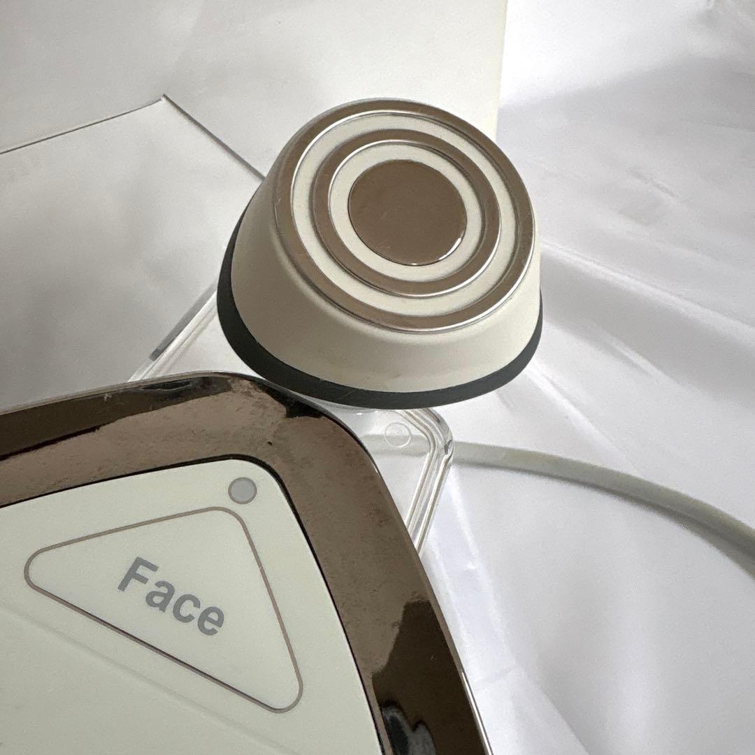 クワトロバースキャビ　美容機器