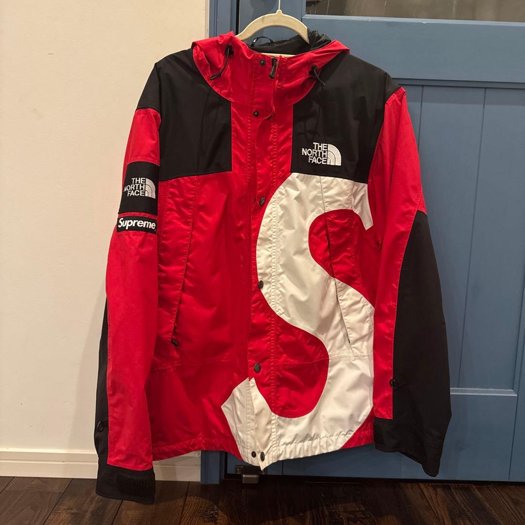 べる　THE NORTH FACE × Supreme マウンテンパーカー
