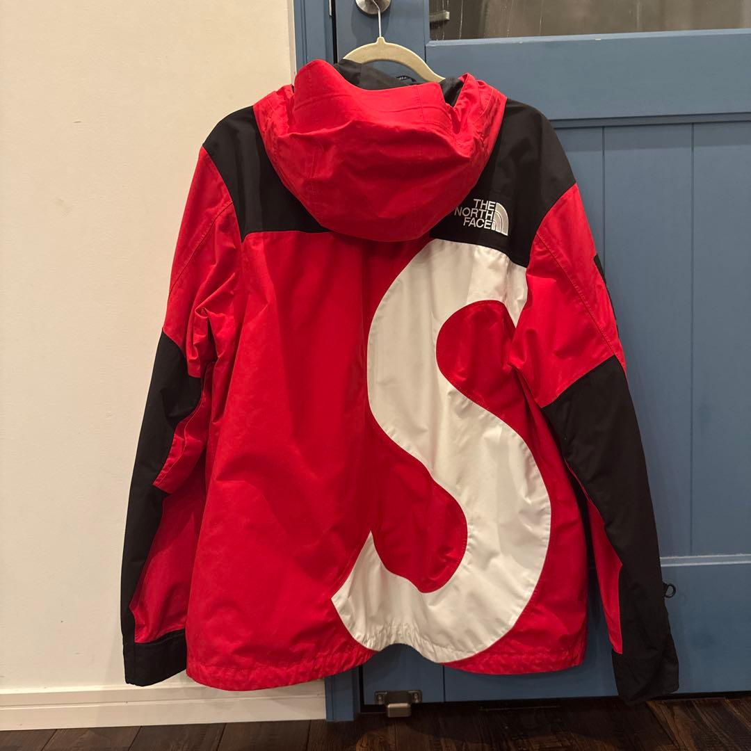 べる　THE NORTH FACE × Supreme マウンテンパーカー
