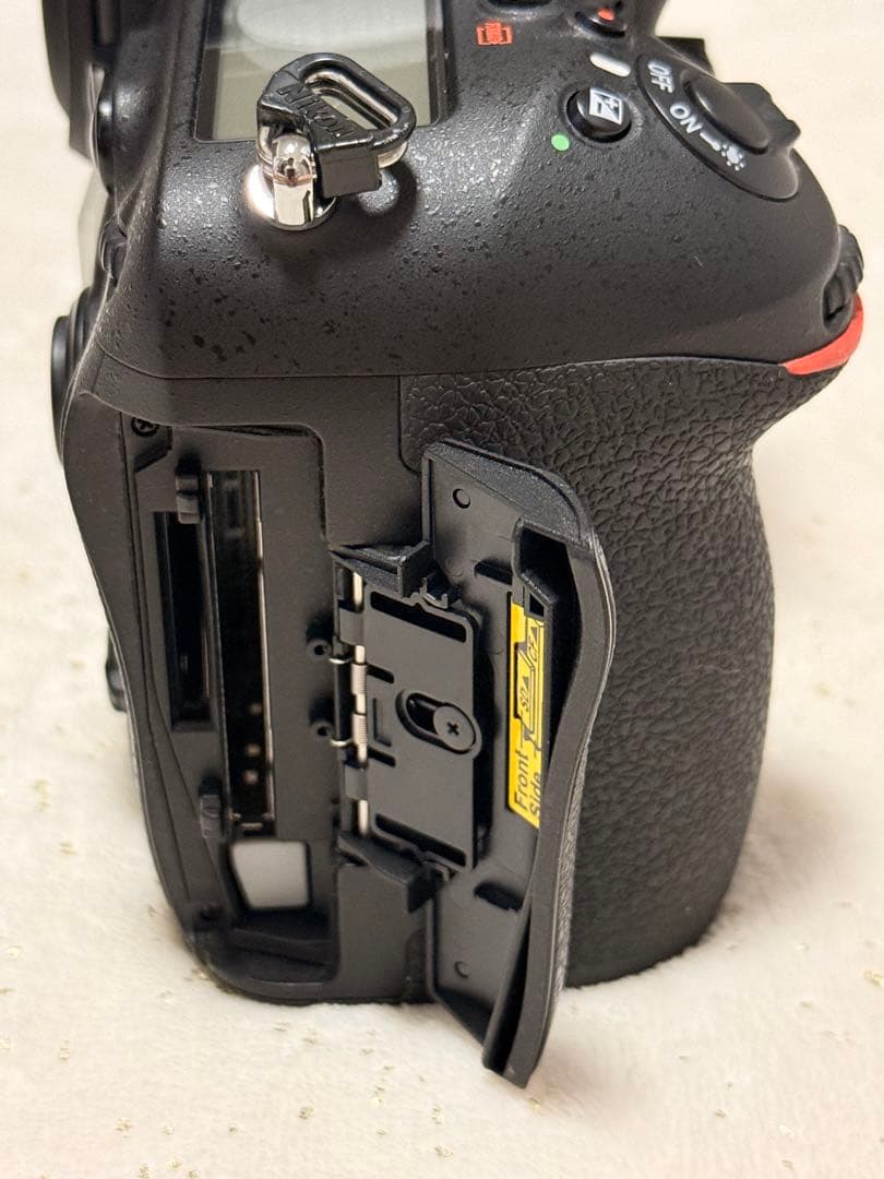 Nikon ニコン Ｄ８１０　純正バッテリーグリップ付き　シャッター数30112