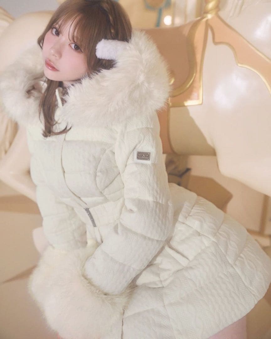 ミシェルマカロン　ケーブル柄ベルトダウンコート　Fサイズ　アイボリー