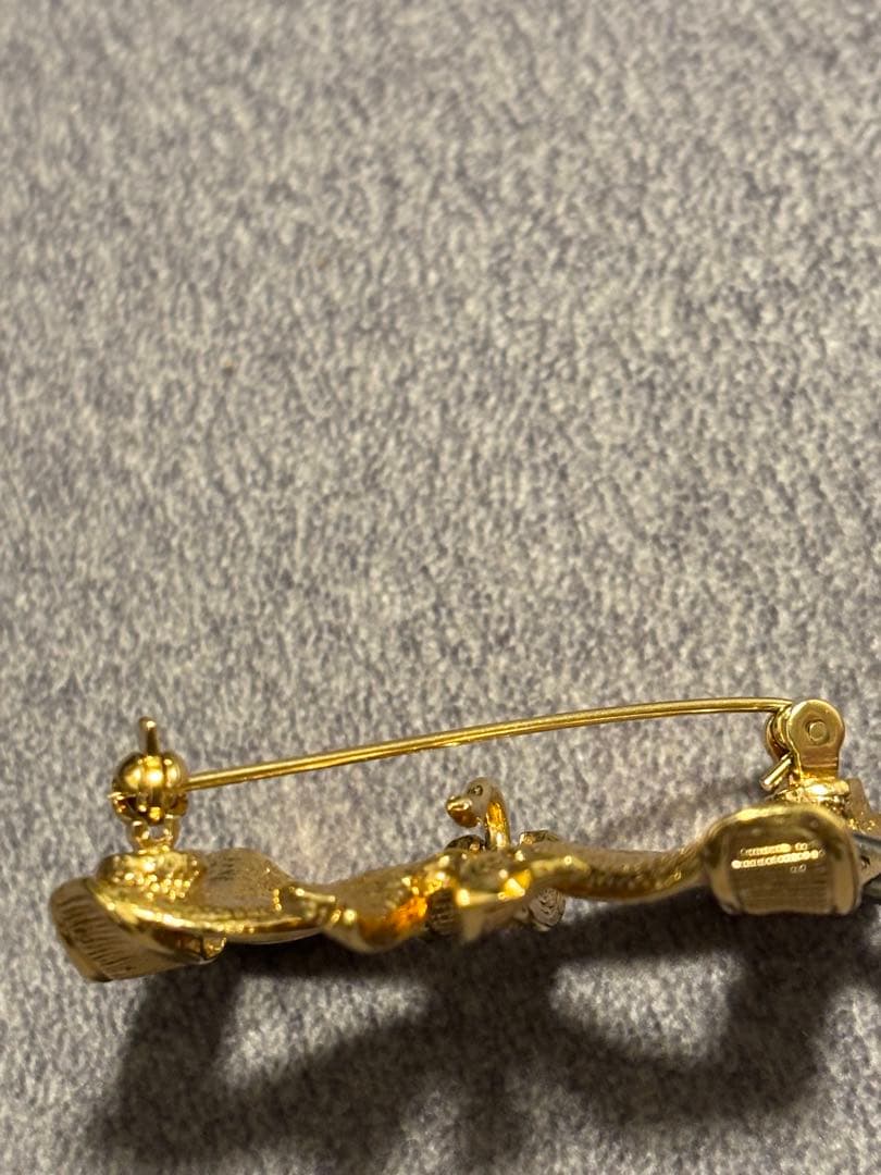 リボン型 金色ブローチ YSL サンローラン