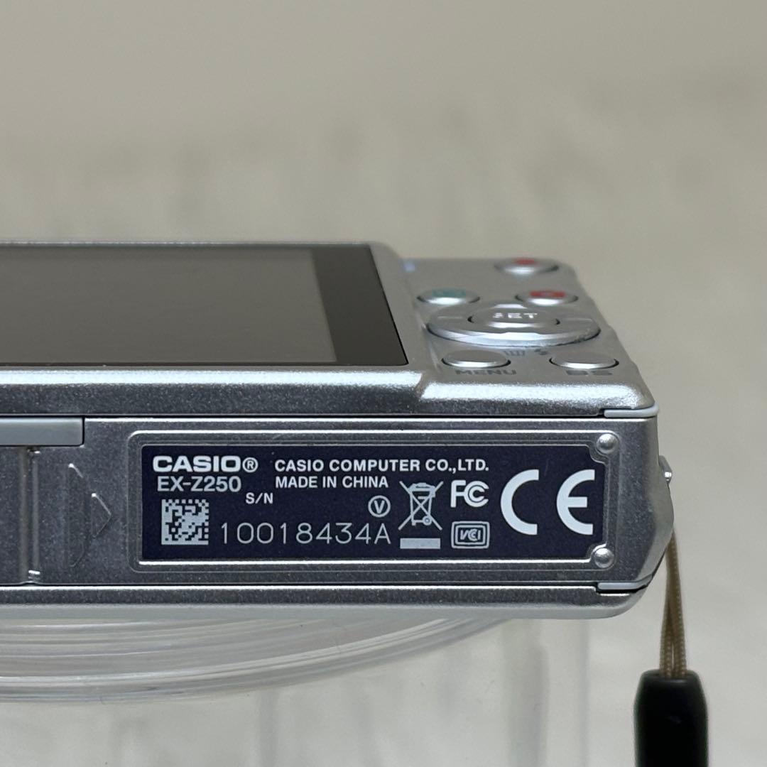 CASIO カメラ　EX-Z250 充電器　シルバー コンデジ　動作品