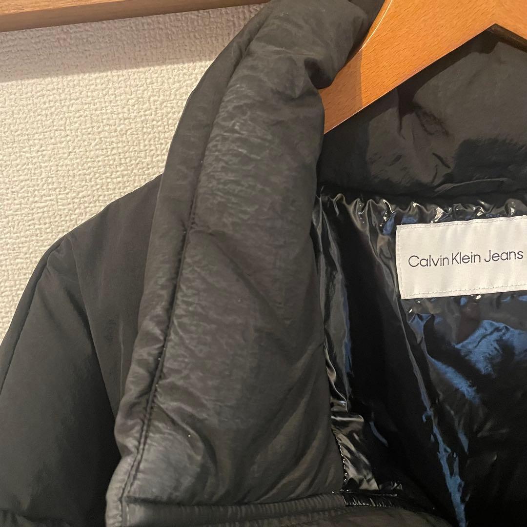 黒いダウンジャケット GKロゴ