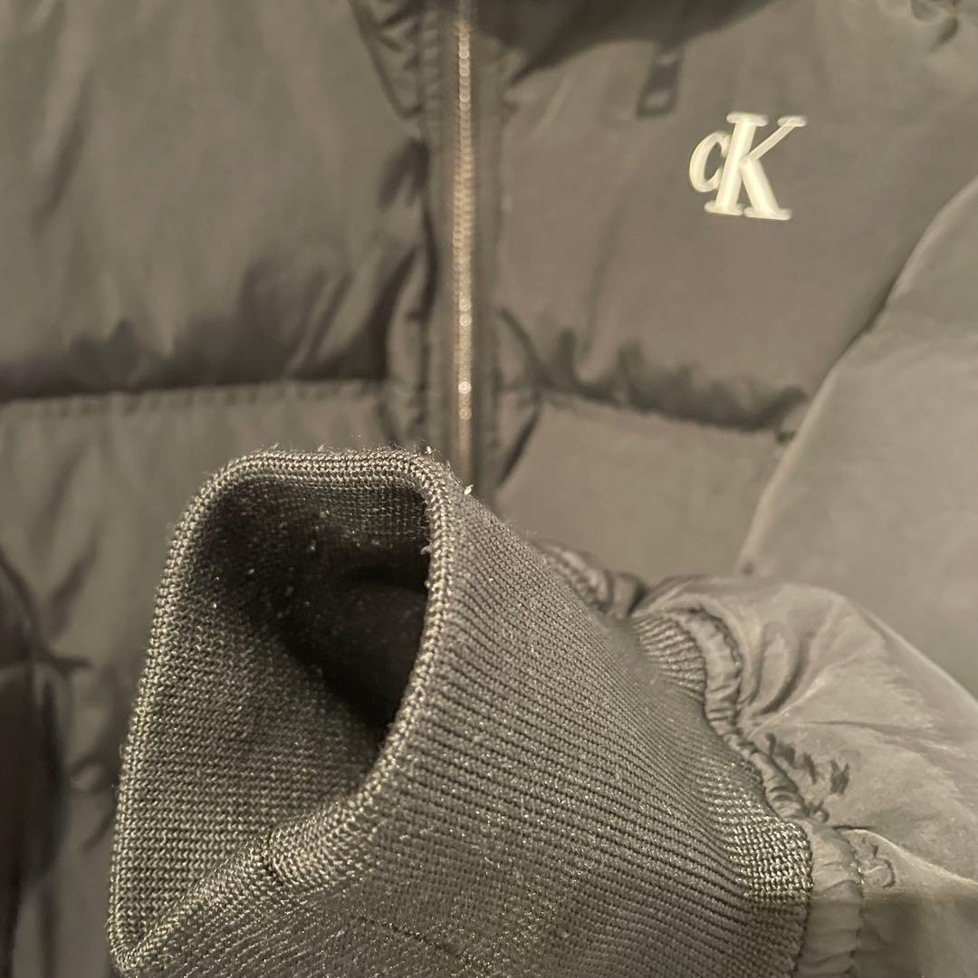 黒いダウンジャケット GKロゴ