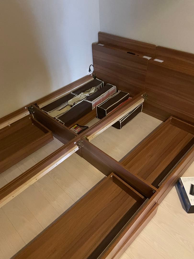 木製クイーンベッドフレーム LEDライト付き