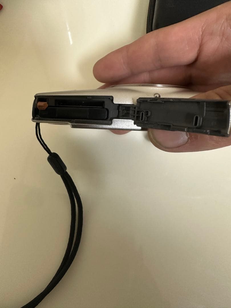 Canon IXY 650 デジタルカメラ 本体とケース