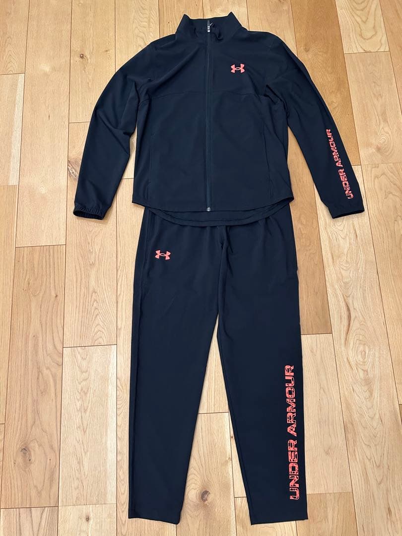 UNDER ARMOUR ブラックジャージ上下セット　セットアップ　Lサイズ
