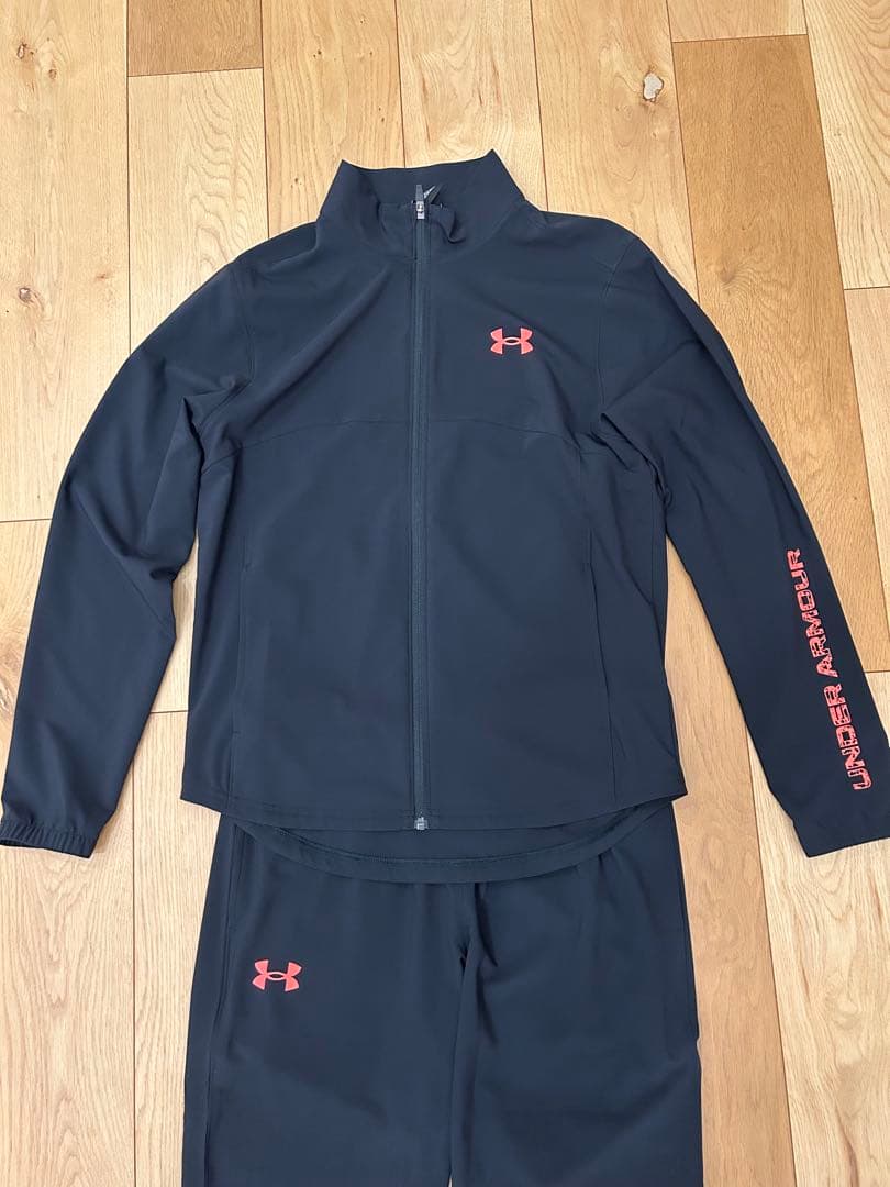 UNDER ARMOUR ブラックジャージ上下セット　セットアップ　Lサイズ