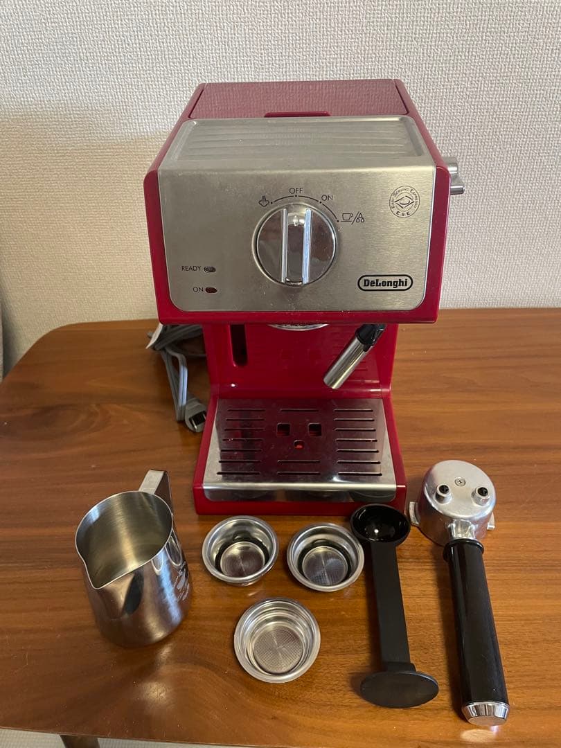 デロンギ　エスプレッソマシン レッド