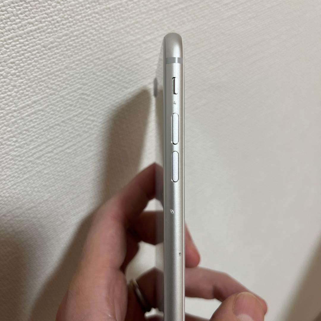 iPhone8 64GB バッテリー容量82%