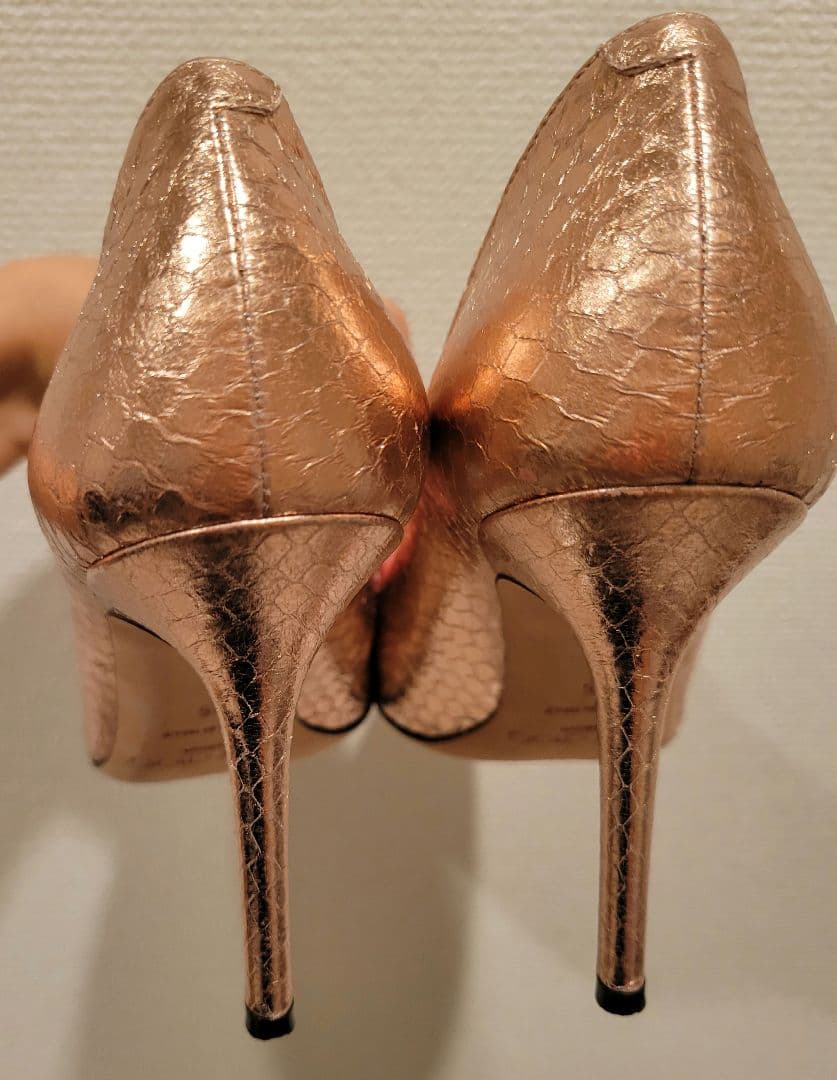 【JIMMY CHOO】ピンクゴールドのピンヒール23.5cm