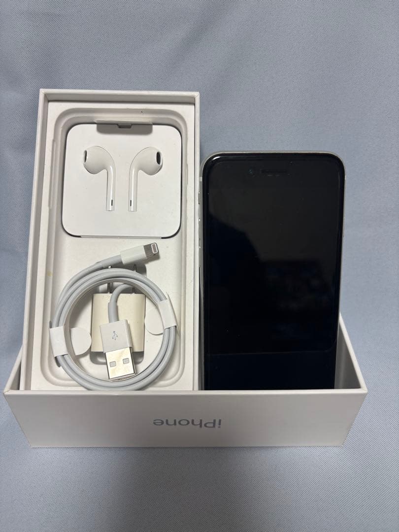 Apple iPhone SE (第2世代) ホワイト本体　SIMロック解除済み