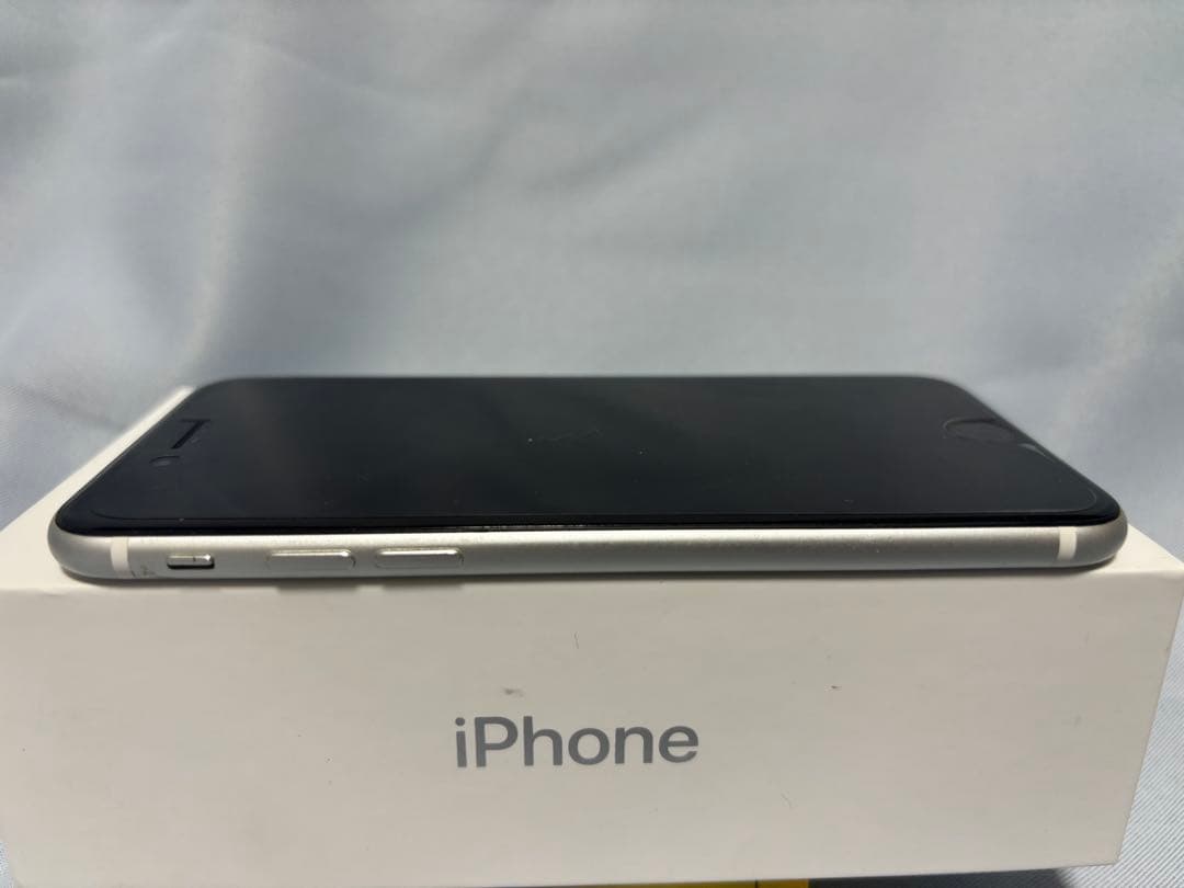 Apple iPhone SE (第2世代) ホワイト本体　SIMロック解除済み
