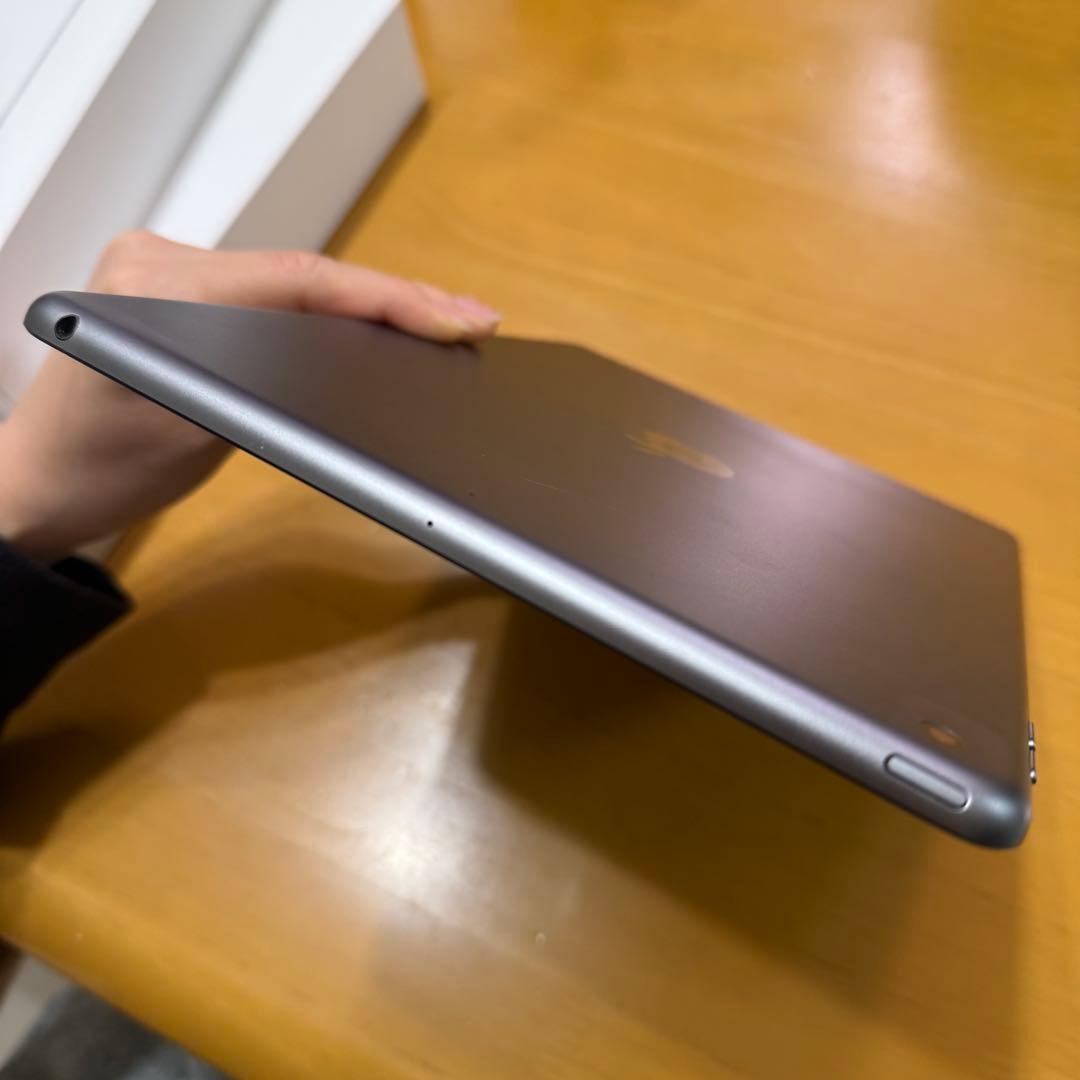 美品！Apple iPad8 第8世代 10.2インチ シルバー
