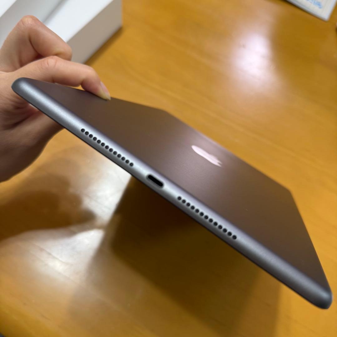 美品！Apple iPad8 第8世代 10.2インチ シルバー