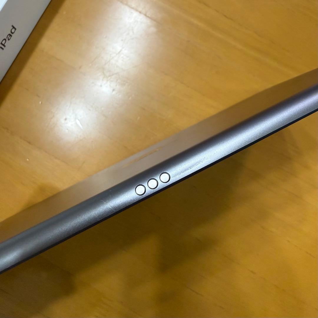 美品！Apple iPad8 第8世代 10.2インチ シルバー